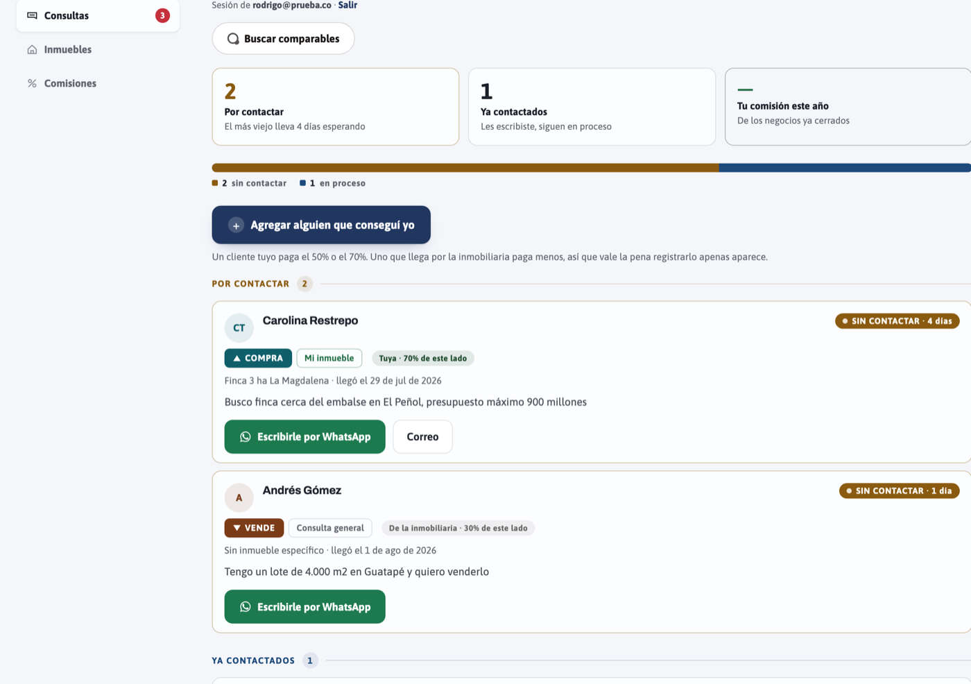 El panel: consultas con nombre, origen del portal y un botón para escribir por WhatsApp
